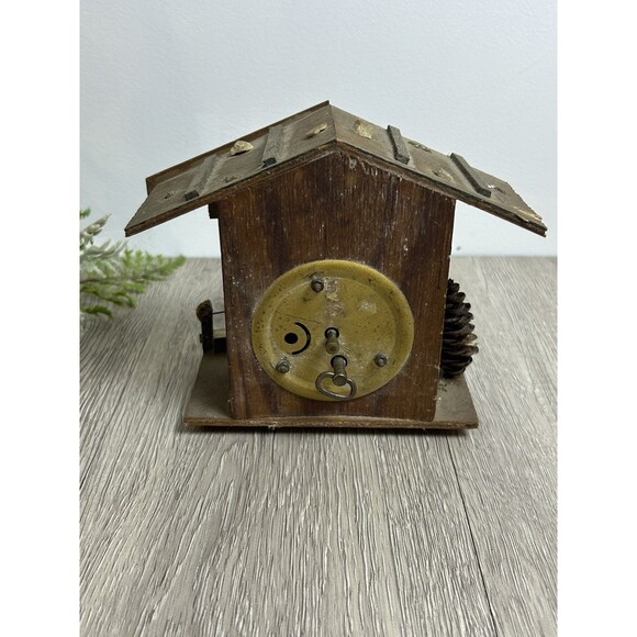 Vintage Wooden Bavarian Lodge Cabin Clock - Clock Works But House Needs TLC - Picture 3 of 12